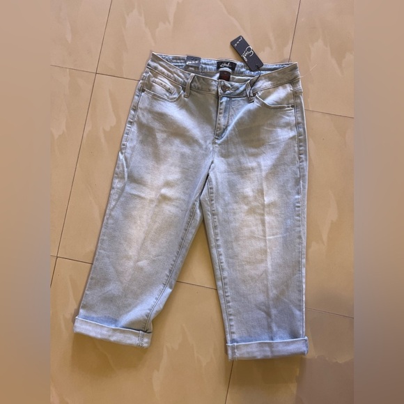Earl Jean Women's Capri Size 12 Jeans- NWT pockets light blue - Picture 13 of 16